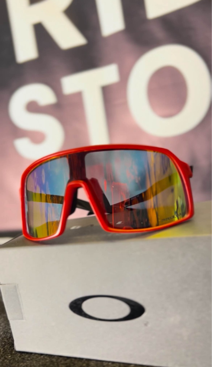 OAKLEY SUTRO R