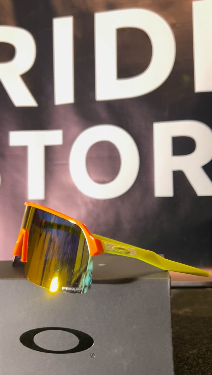 OAKLEY SUTRO LITE